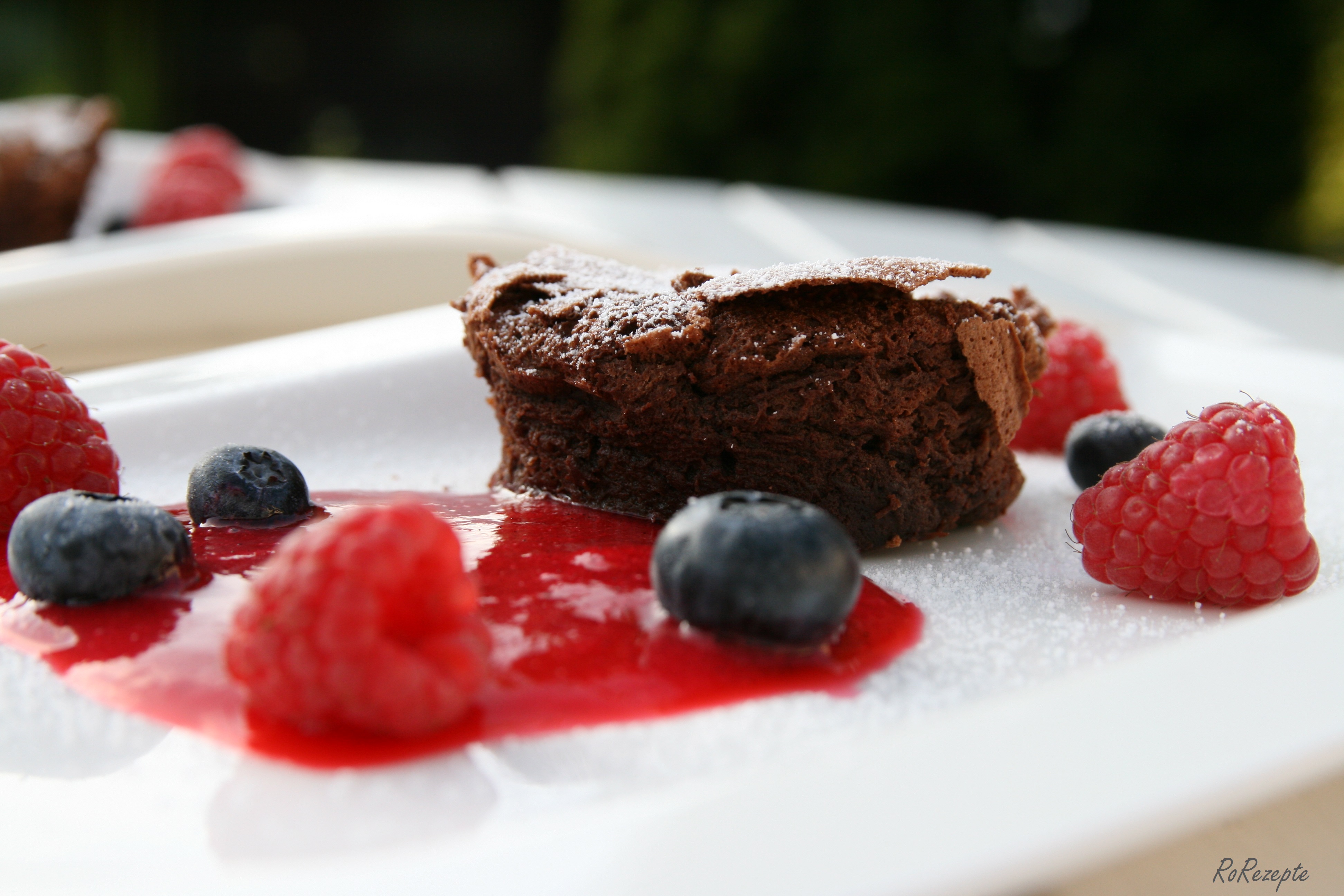 Claires Lieblingsnachtisch: Soufflés mit Himbeerspiegel - RoRezepte